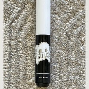 Action JR 17 Skulls Billiard Pool Cue 19 Oz